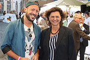 Regisseur Jakob M. Erwa (2016 Bayerischer Filmpreis für "Die Mitte der Welt") mit Ministerin Ilse Aigner (©Foto: Martin Schmitz)